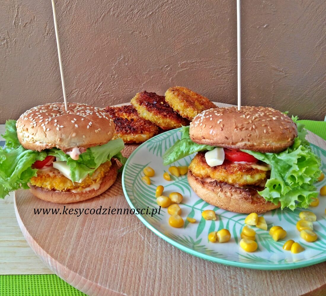 You are currently viewing Burgery z kurczaka – domowy fast food