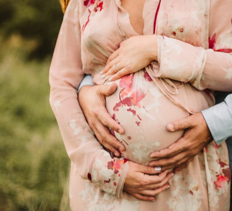 Read more about the article W co się ubierać w czasie ciąży?