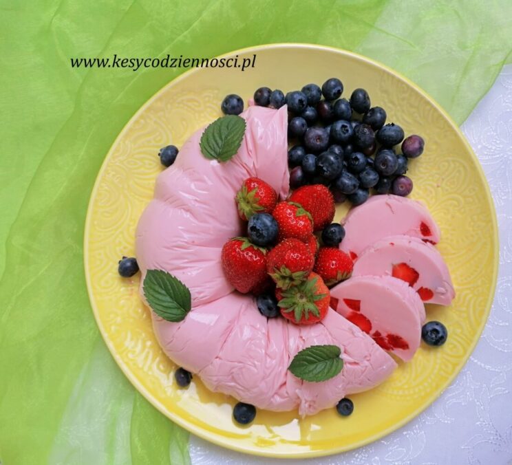 Read more about the article Ciasto bez pieczenia na lato – 4 przepisy na jogurtowiec